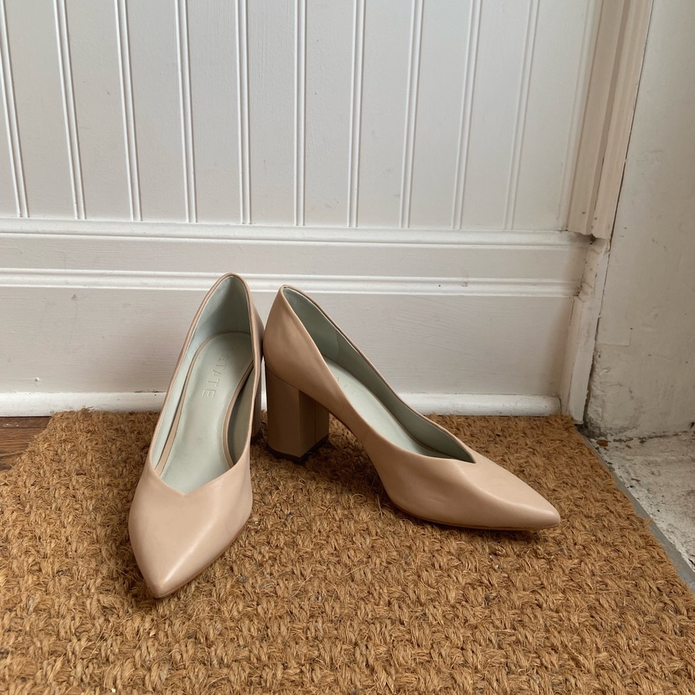 Pointed-Toe Block Heel Pumps - Nude